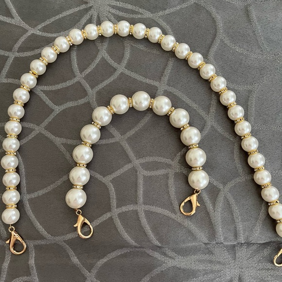 2) Pearl and Rhinestone strap for bag. Brand NEW in bag! NEVER USED‼️ Total of 2 - Picture 4 of 11